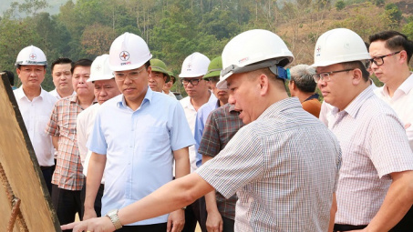 Thứ trưởng Nguyễn Hoàng Long chỉ đạo đẩy nhanh tiến độ các dự án điện tại Điện Biên