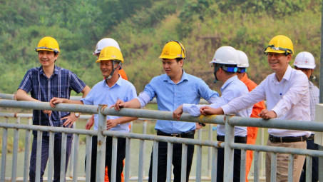 Sở Công tỉnh Thương Thanh Hóa kiểm tra công tác an toàn đập và vận hành hồ chứa tại Thủy điện Trung Sơn