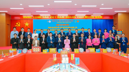 Đoàn đại biểu Thủ đô Viêng Chăn (Lào) tham quan nhà máy Yến sào Sanvinest Khánh Hòa
