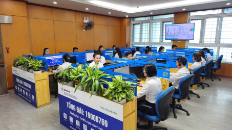 Trung tâm Chăm sóc khách hàng EVNNPC: Tăng tốc phục vụ mùa cao điểm nắng nóng