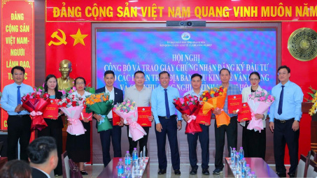 Khánh Hòa: Trao giấy chứng nhận đầu tư cho 13 dự án tại Khu kinh tế Vân Phong và các khu công nghiệp