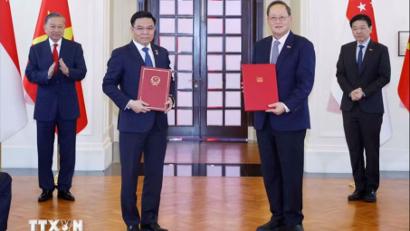 Việt Nam và Singapore ký kết hàng loạt văn kiện hợp tác