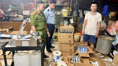 Hà Nội phát hiện dấu hiệu thay đổi nhãn hàng hóa, chuyển hồ sơ sang công an điều tra