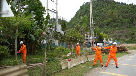 Giữ an toàn điện mùa nắng nóng: Điện lực Lào Cai siết chặt các giải pháp phòng chống cháy nổ