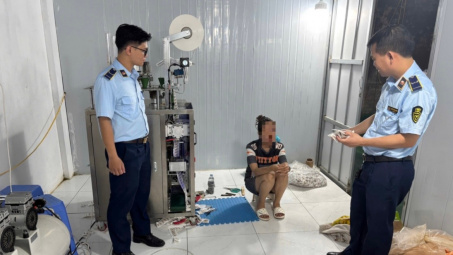 Hà Nội tăng cường giám sát thương mại điện tử, phát hiện cơ sở sản xuất thực phẩm giả quy mô lớn