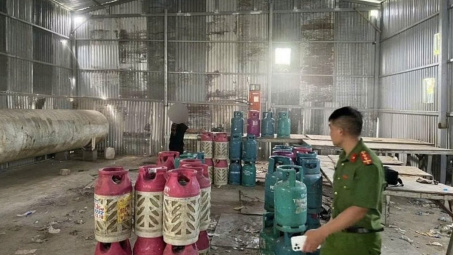Phát hiện cơ sở sang chiết khí gas trái phép từ bồn chứa 5 tấn tại Hà Nội
