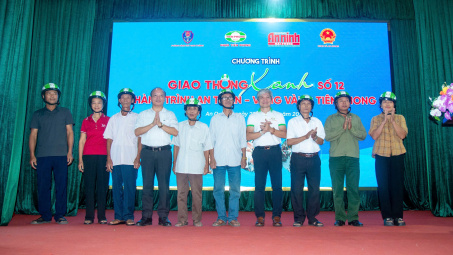 Hơn 6.000 mũ bảo hiểm được trao tặng tại chương trình “Giao thông Xanh”