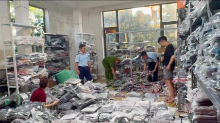 Phát hiện hơn 2.500 sản phẩm quần áo thời trang nghi giả mạo nhãn hiệu tại Ninh Hiệp