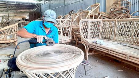 Áp dụng quản trị sản xuất tinh gọn trong doanh nghiệp thủ công mỹ nghệ: Nghiên cứu trường hợp tại một doanh nghiệp ở Việt Nam