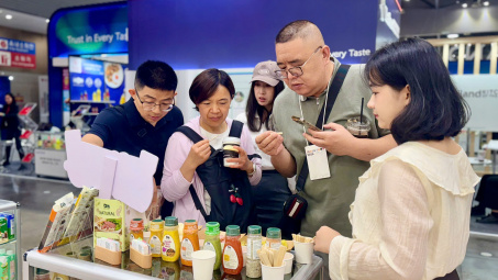 Khu gian hàng Việt Nam thu hút đông đảo sự quan tâm tại Triển lãm Thực phẩm Quốc tế Seoul Food 2026