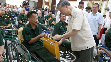 Tổng Bí thư, Chủ tịch nước Tô Lâm thăm, tặng quà thương binh, bệnh binh tại Bắc Ninh
