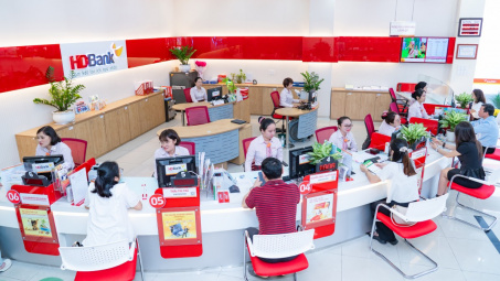 Ngân hàng HDBank (HDB): Lãi năm nay dự báo tăng 32%, chờ chất xúc tác từ IPO công ty thành viên