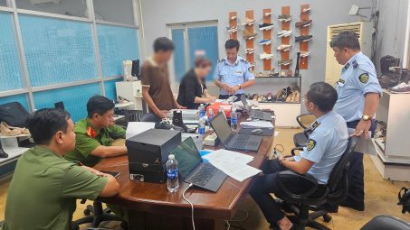 Bóc gỡ đường dây gần 50.000 đôi giày giả mạo Nike xuất khẩu sang Hoa Kỳ: Cảnh báo mới về thủ đoạn lợi dụng gia công quốc tế