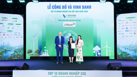 LPBank hai năm liên tiếp được vinh danh Green Leadership và Top 10 Ngân hàng ESG Việt Nam Xanh