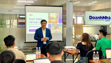 Tác động của trí tuệ cảm xúc đến hiệu quả công việc của nhân viên tuyến đầu thông qua vai trò trung gian của sự cân bằng giữa công việc và cuộc sống