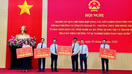 Petrolimex phối hợp với Kiểm toán nhà nước trao tặng 40 căn Nhà tình nghĩa tại các địa phương miền Trung