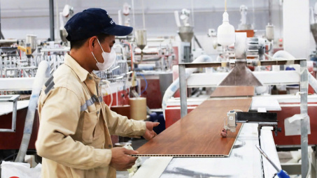 Tự chủ công nghiệp và đón đầu công nghệ chiến lược từ thực tiễn Nghệ An: Lời phản bác luận điệu “lệ thuộc gia công”