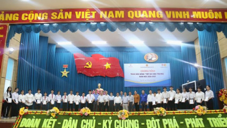 Công ty Nhiệt điện Duyên Hải trao 123 suất học bổng “Tiếp sức đến trường” năm học 2026 - 2027