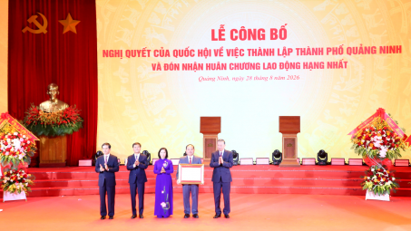 Tổng Bí thư, Chủ tịch nước trao Nghị quyết của Quốc hội về thành lập thành phố Quảng Ninh