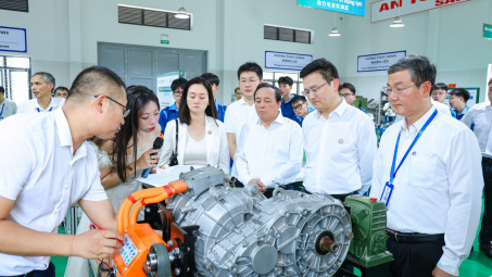 UNETI khai trương xưởng thực hành đào tạo ngành ô tô năng lượng mới: Tăng cường hợp tác quốc tế, gắn đào tạo với thực tiễn