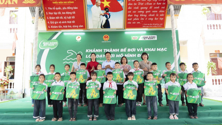 Nestlé Việt Nam đồng hành thúc đẩy dạy bơi an toàn cho học sinh tại Bắc Ninh