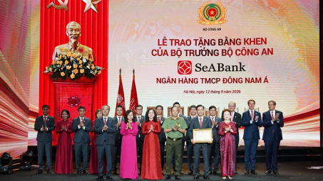 Ngân hàng SeABank đón nhận Huân chương Lao động hạng Nhất