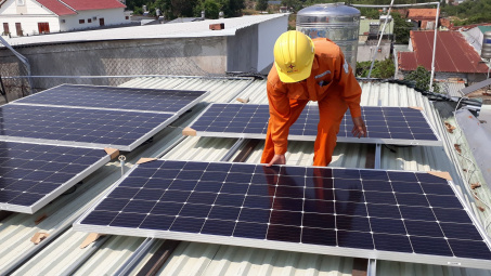 Tối ưu hiệu quả chi phí lắp đặt hệ thống điện mặt trời tại tòa nhà E, Trường Đại học Điện lực