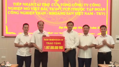 Tổng công ty Công nghiệp mỏ Việt Bắc trao gần 2 tỷ đồng thiết bị cho xã Đại Phúc