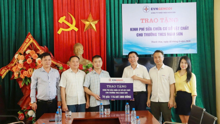 Công ty Nhiệt điện Nghi Sơn trao tặng kinh phí hỗ trợ sửa chữa cơ sở vật chất Trường THCS Nghi Sơn