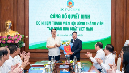 Ông Nguyễn Văn Đông nhận quyết định bổ nhiệm Thành viên HĐTV Vinachem