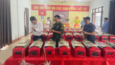 Apatit Việt Nam dâng hương tưởng niệm các liệt sĩ tại phường Cam Đường