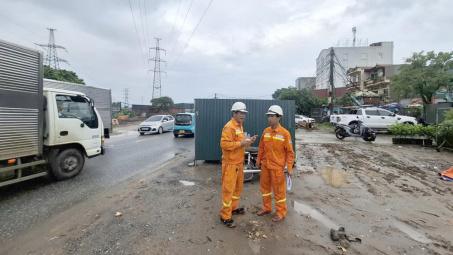 Hà Nội yêu cầu tăng cường đảm bảo an ninh, an toàn hành lang lưới điện truyền tải
