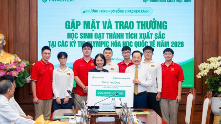 Vinachem trao học bổng Vinachem Xanh cho học sinh xuất sắc tại Olympic Hóa học quốc tế 2026