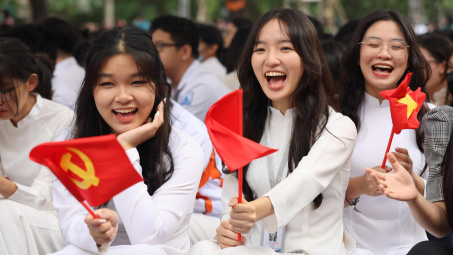 Cả nước thống nhất thời gian khai giảng, kết hợp trực tiếp và trực tuyến