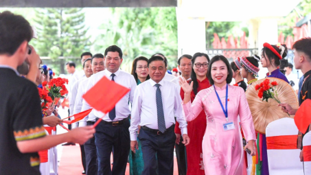 Đồng chí Thường trực Ban Bí thư Trần Cẩm Tú dự Lễ khai giảng tại Trường Phổ thông Dân tộc nội trú tỉnh Bắc Ninh