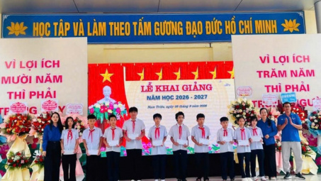 Các đơn vị Tổng công ty Phát điện 2 chung tay tiếp sức đến trường đầu năm học mới