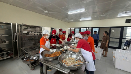 Hà Nội yêu cầu rà soát toàn bộ phương án tổ chức bữa ăn bán trú cho học sinh