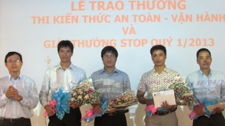 KVT: Trao giải thưởng cuộc thi kiến thức vận hành an toàn và chương trình STOP 2013