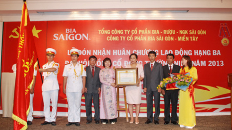 Bia Sài Gòn Miền Tây: Đón nhận Huân chương Lao động hạng Ba