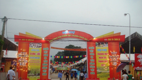 Tưng bừng Hội chợ Thương mại miền Tây Thanh Hóa lần 3