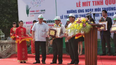 PTT Nguyễn Thiện Nhân trao giải thưởng môi trường tặng Petrolimex Khánh Hòa