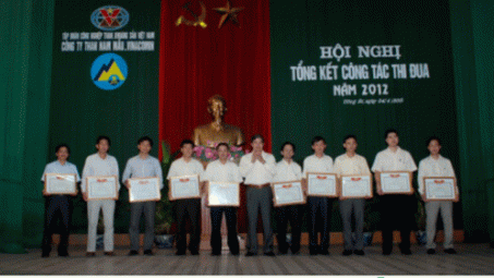 Than Nam Mẫu: Đẩy mạnh các phong trào thi đua