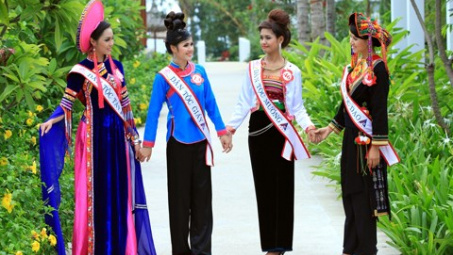 Chiêm ngưỡng những bộ cánh đẹp trong cuộc thi Hoa hậu dân tộc 2013