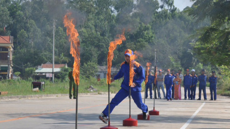 Công ty Xăng dầu B12 tổ chức hội thi thực hành chữa cháy