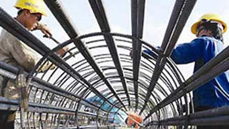 Giá thép giảm do tốc độ tăng trưởng sản xuất của Trung Quốc chậm lại