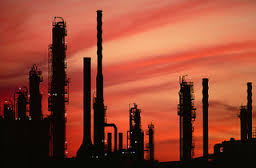 Giá dầu WTI lên gần mức cao nhất 14 tháng 