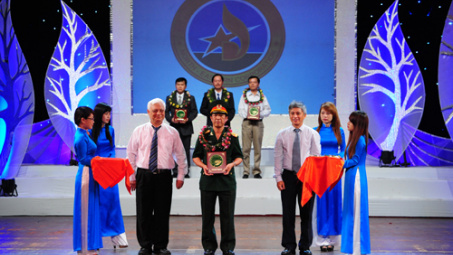 Tổng Công ty Đông Bắcnhận giải thưởng "Vì Môi trường xanh Quốc gia - năm 2013"