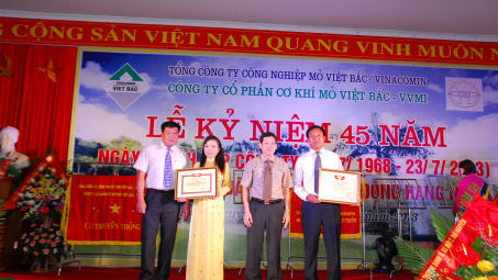 Công ty CP Cơ khí mỏ Việt Bắc: Đón nhận Huân chương Lao động hạng Nhất 