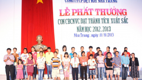 Công ty CP Dệt May Nha Trang: Tưng bừng lễ phát thưởng năm học 2012-2013