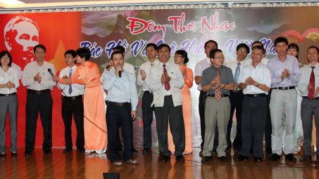 Đêm thơ nhạc "Bác Hồ và Quê hương Việt Nam"